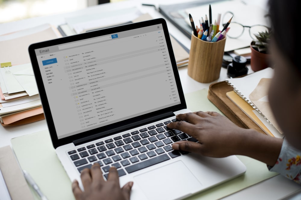 person sitting at the computer looking for subject lines